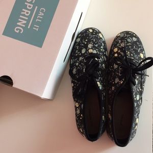 Floral black sneakers